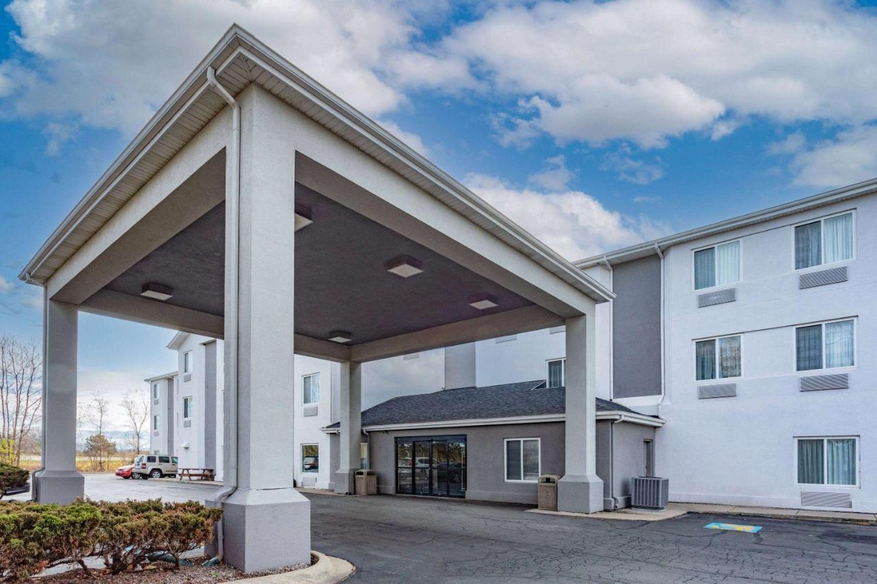 Baymont By Wyndham Milan Hotel Exterior photo